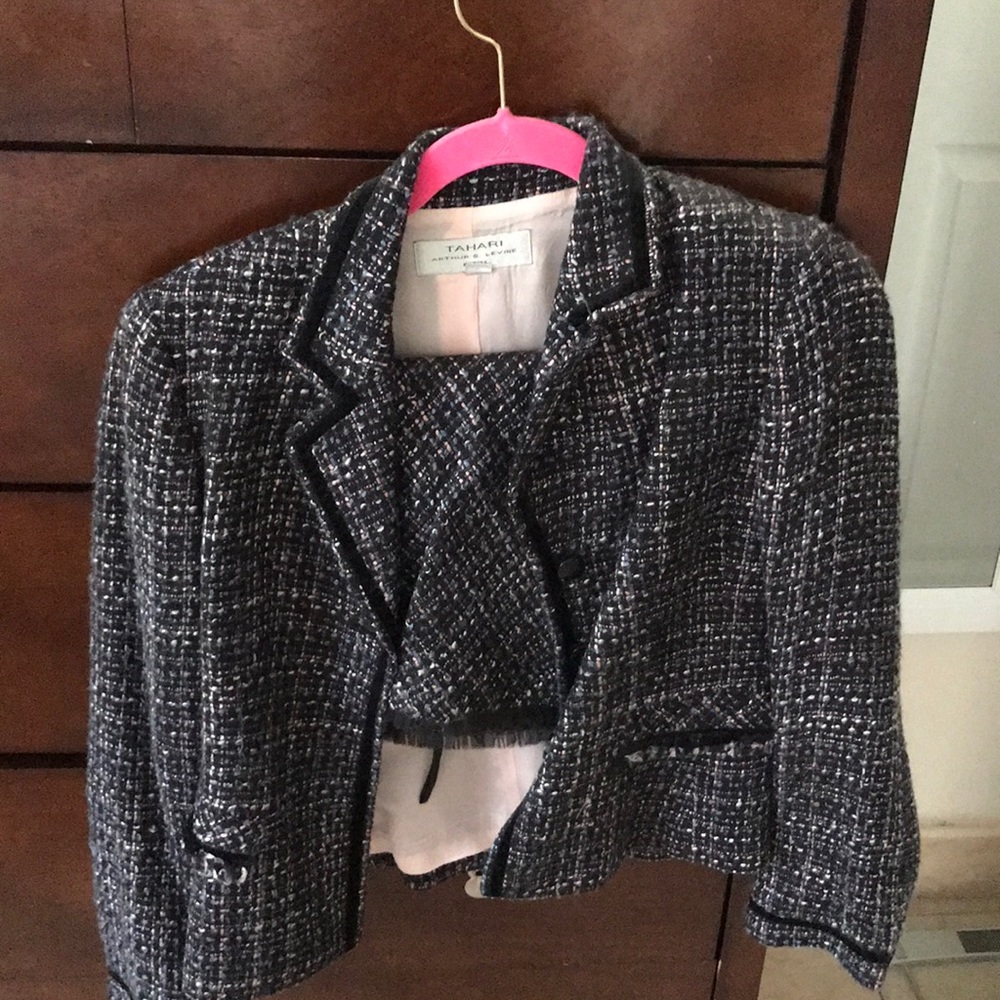 tahari skirt suit